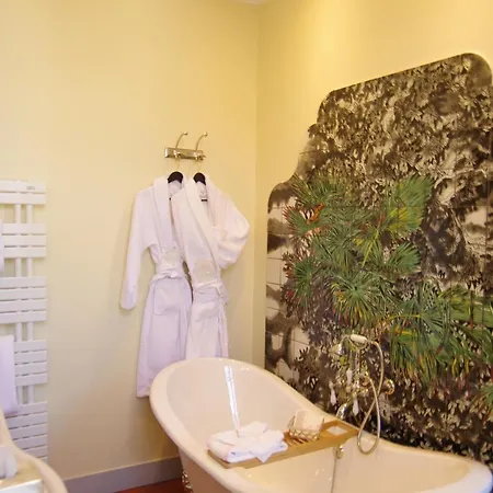 Otel Chateau De Collias